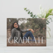 White Dunkle Overlay Modernes Foto Graduate Ankündigung (Stehend Vorderseite)