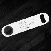 White Elegant Script Calligraphy Bridesmaid Speed Flaschenöffner