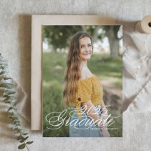 White Elegant Script Class of 2025 Abschluss