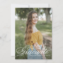 White Elegant Script Class of 2025 Abschluss Einladung