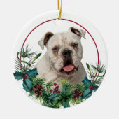 White English Bulldog Evergreen Wreath Keramik Ornament (Vorne)