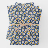 White English Daisies on Dark Blue Geschenkpapier Set (Beispiel)