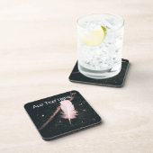 White Feather and Twig on Walking Path Getränkeuntersetzer (Rechte Seite)