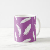 White Feathers on Amethyst Lila Kaffeetasse (VorderseiteRechts)
