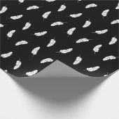 White Feathers on Black Geschenkpapier (Ecke)