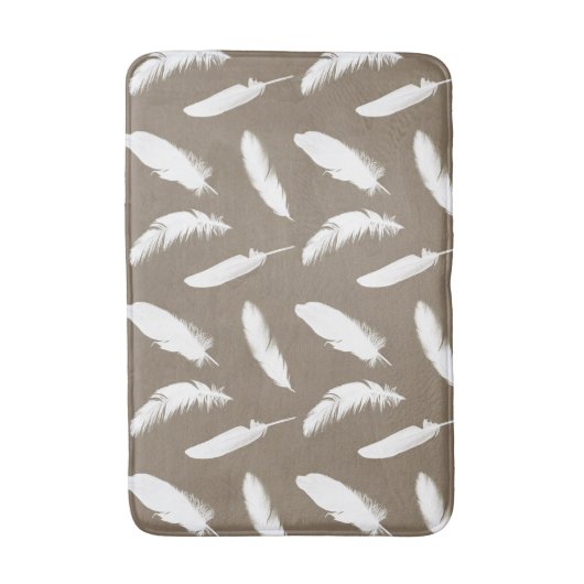White Feathers on Taupe Tan Badematte (Vorderseite Vertikal)