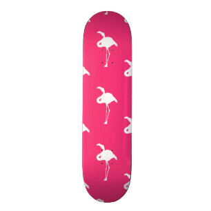 White Flamingo auf Neon Hot Pink Skateboard