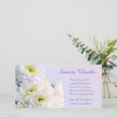 White Floral Bouquet Beileid Vielen Dank Dankeskarte (Stehend Vorderseite)