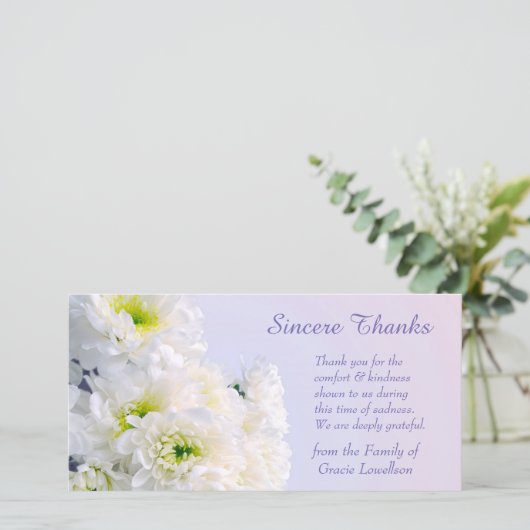 White Floral Bouquet Beileid Vielen Dank Dankeskarte (Stehend Vorderseite)