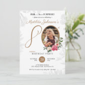 White Floral Custom Foto 80. Überraschung Geburtst Einladung (Stehend Vorderseite)