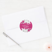 White Floral Magenta Birthday Runder Aufkleber (Umschlag)