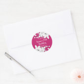 White Floral Magenta Birthday Runder Aufkleber (Umschlag)