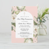 White Floral on Pink First Holy Communion Einladung (Stehend Vorderseite)