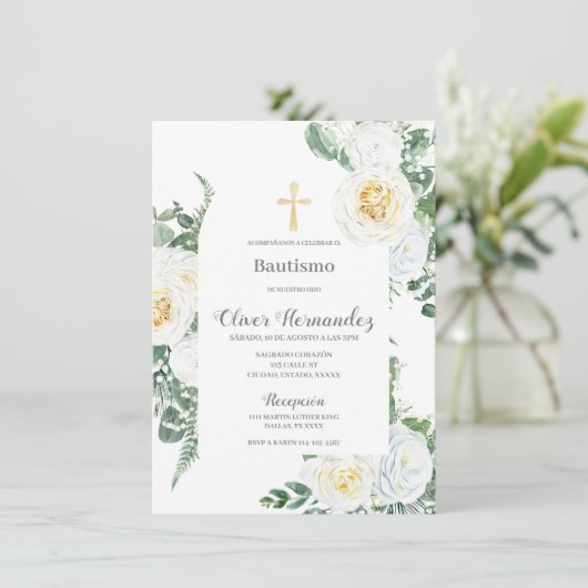 White Floral Taufe Spanische Einladung (Stehend Vorderseite)