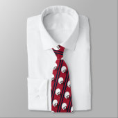 White Football Helmet auf Maroon Necktie Krawatte (Gebunden)