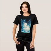 White Fox Slumbering in Floral Tri-Blend Shirt (Vorderseite voll)