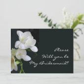 White Freesias Bridesmaid-Anfrage Einladung (Stehend Vorderseite)
