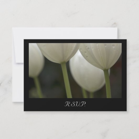 White Garden Tulips Spring Wedding RSVP Card Karte (Vorderseite)