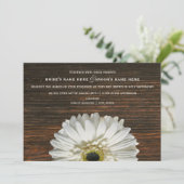 White Gerbera & Barnwood Rustic Wedding Einladung (Stehend Vorderseite)