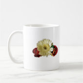 White Gerbera Daisy mit Rosenknospe Kaffeetasse (Links)