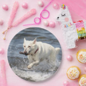 White German Shepard am George Lake Pappteller (Party)