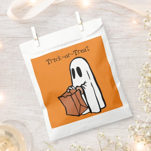 White Ghost mit Trick-oder-Leckerei-Taschen - Good Geschenktütchen (Ausgeschnitten)