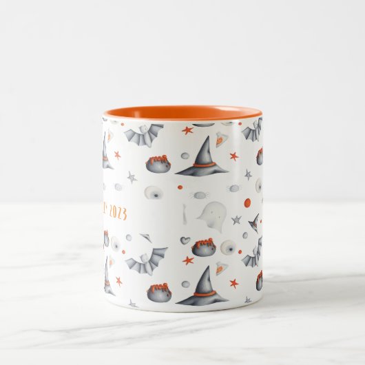 White Ghosts Bats Cauldrons Halloween Jahr Zweifarbige Tasse (Mittel)