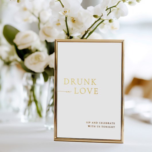 White & Gold Betrunken in Liebe Wedding Bar Sign Folieneinladung