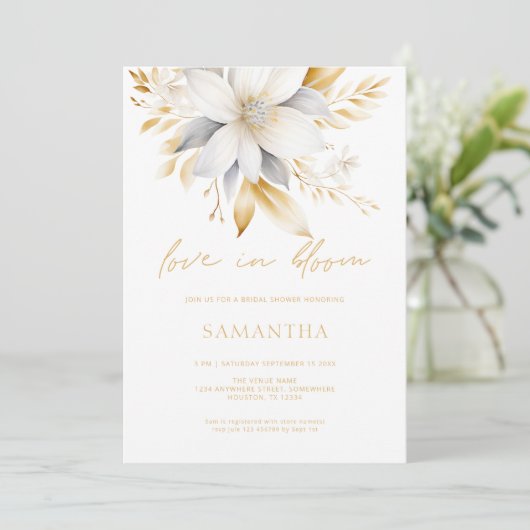 White Gold Florals Liebe in Bloom Brautparty Einladung (Stehend Vorderseite)