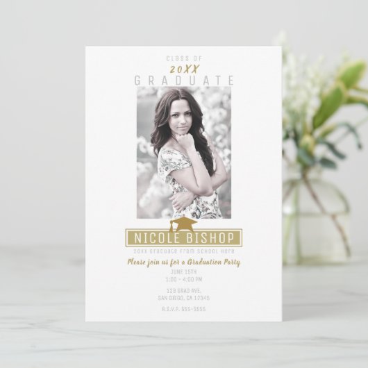 White Gold Modernes Foto Graduation Party Einladung (Stehend Vorderseite)