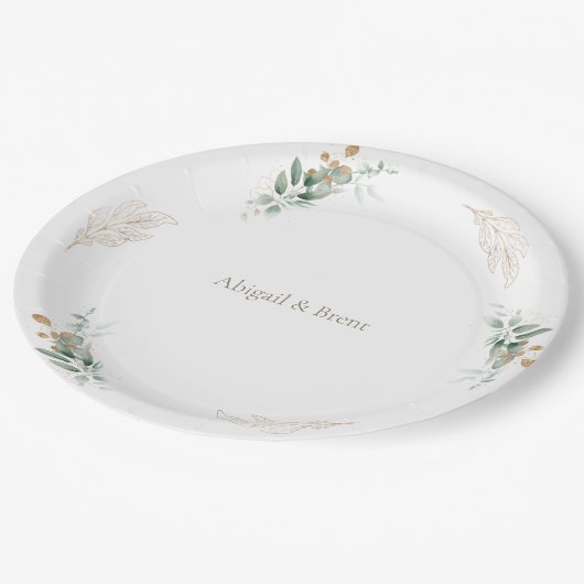 White & Gold Personalized Foliage Wedding Pappteller (Schrägansicht)