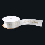 White Gold Wedding Personalisiert Name Ribbon Satinband<br><div class="desc">Dieses spezielle,  weiße Goldband mit den Namen und das Datum ist ideal für Geschenkverpackungen und macht Ihre Geschenkboxen oder Gefallen sehr niedlich.</div>