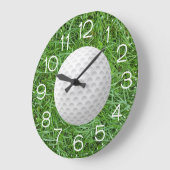 White Golf Ball auf grünem Gras Große Wanduhr (Winkel)