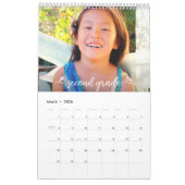 White Graduate K-12 Script FotoCollage 15 Monate Kalender (Mär 2026)