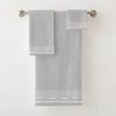 White Grecian Frieze Design Grau Badhandtuch Set (Insitu)