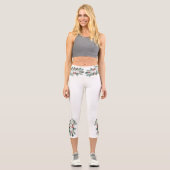 White Holly Sprigs mit Red Berries Capri Leggings (Vorderseite)