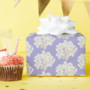 White Hydrangea auf Pastel Lavender Geschenkpapier