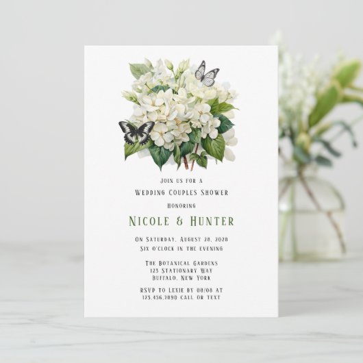 White Hydrangea Butterfly Wedding Couples Dusche Einladung (Stehend Vorderseite)