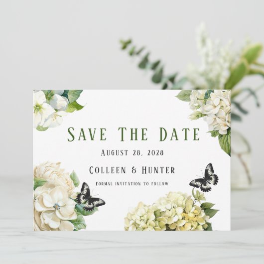 White Hydrangea Schmetterling speichert die Datums Einladung (Stehend Vorderseite)