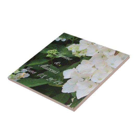 White Hydrangea Wedding Date Keepake Fliese (Seite)