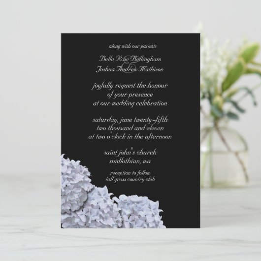 White Hydrangeas Hochzeitseinladung Einladung (Stehend Vorderseite)