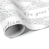 White Imitats Satin und Spitzen Anpassbare Taufe Geschenkpapier (Rolleneckpunkt)