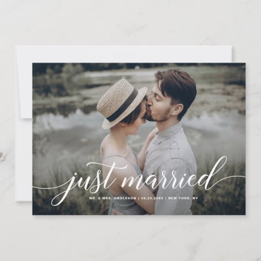 White Just Married Overlay Curry Script-Foto Ankündigung (Vorderseite)