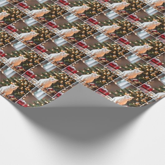 White Kitten by Christmas Tree Geschenkpapier (Ecke)