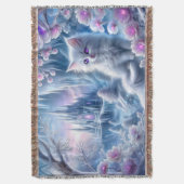 White Kitten in Fantasy Ice Kingdom Decke (Vorderseite Vertikal)