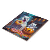 White Kitten und Geist essen Halloween Donuts Fliese (Seite)