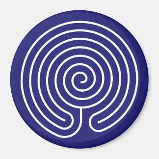 White Labyrinth auf Midnight Blue Magnet
