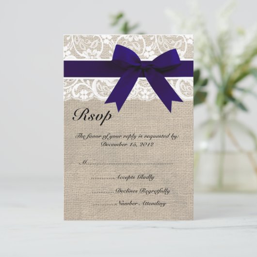 White Lace NavyRibbon and Burlap Wedding RSVP Card (Stehend Vorderseite)