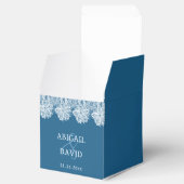 White Lace on Blue Religious Wedding Cube Geschenkschachtel (Geöffnet)