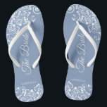 White Lace on Dusty Blue Elegant Bride's Wedding Badesandalen<br><div class="desc">Tanzen Sie die Nacht mit diesen schönen Hochzeitsflip-Flops. Sie sind für die Braut konzipiert und zeichnen sich durch ein schlichtes und dennoch elegantes Design aus. extravagante Schriftzeichen auf einem staubigen blauen Hintergrund sowie weiße Spitzen-Gürtel und Wirbel sorgen für ein elegantes Design. Eine schöne Art, extravagant und angemessen bleibe, während Sie...</div>